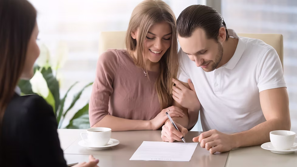 couple_signing_doc